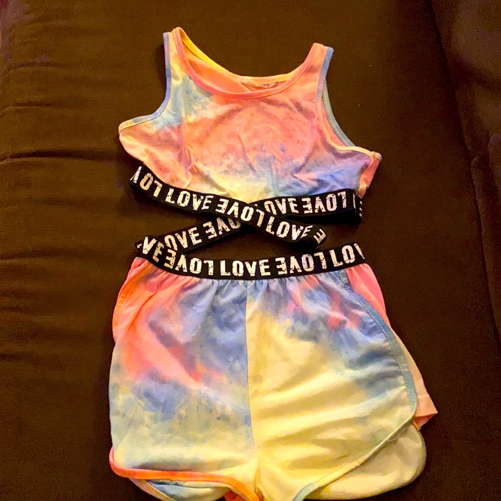 Girls matching crop and shorts set
